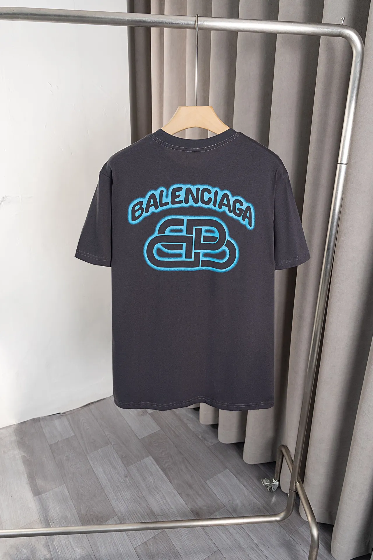 X 023 Balenciaga 2025 Summer New Arrival T-shirt, made of high-quality double yarn pure cotton flocking fabric, with large colorful logo printing technology on the front and back, high-end and elegant, extremely fashionable, same style for men and women, color: Black, White, Gray. Size:S～XXL